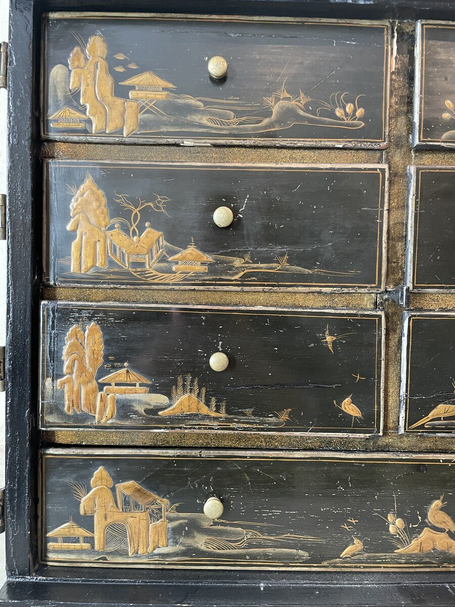 Petit cabinet  anglais du XVIII ème S.  à décor au chinois -photo-1