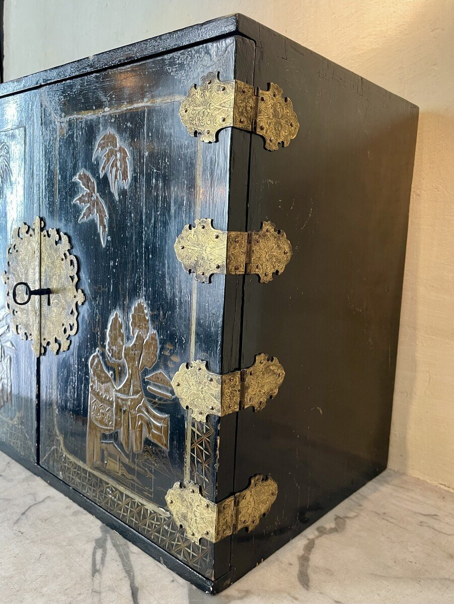 Petit cabinet  anglais du XVIII ème S.  à décor au chinois -photo-3