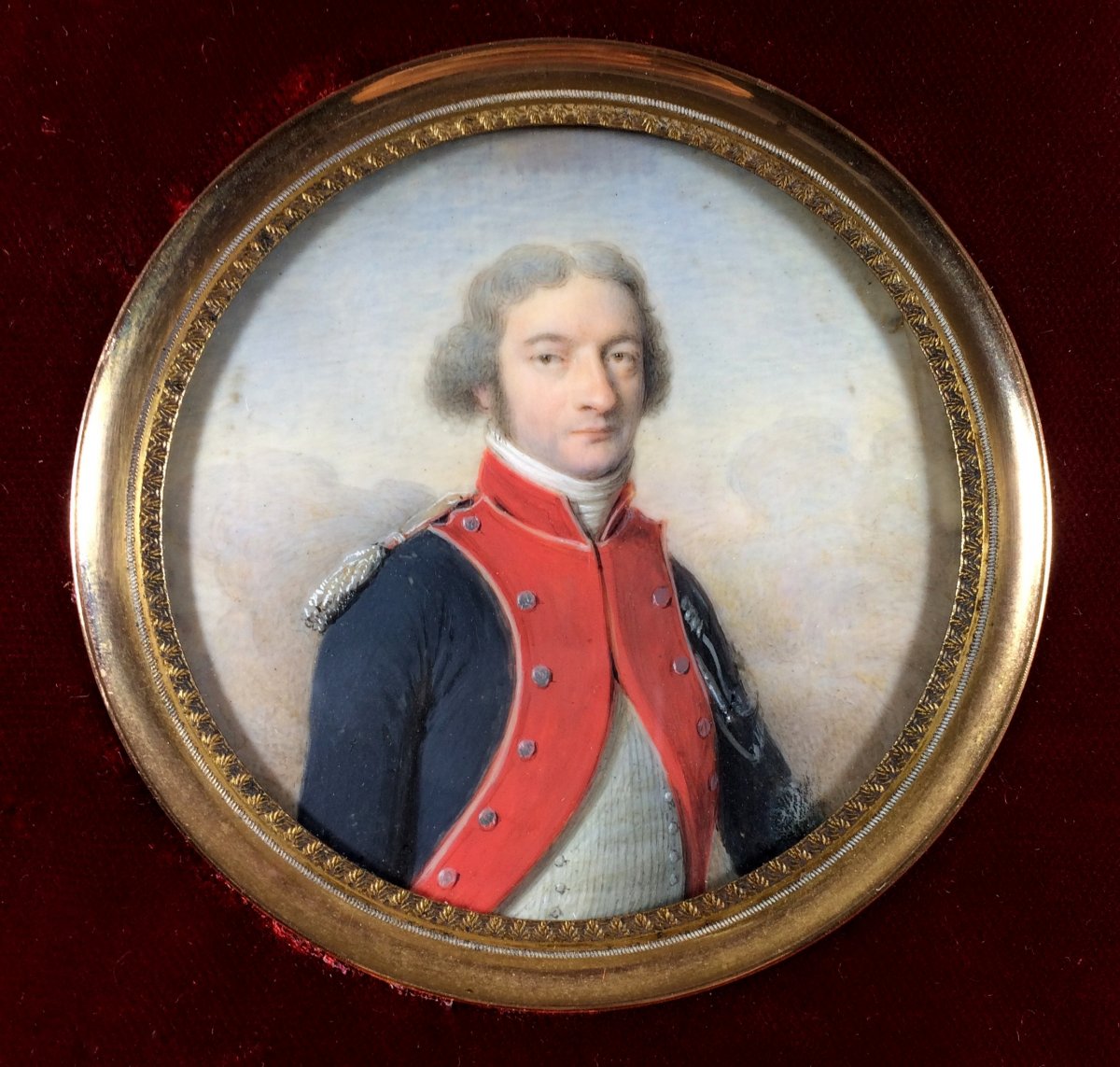 portrait miniature d'un  officier de gendarmerie en uniforme, période Révolutionnaire 