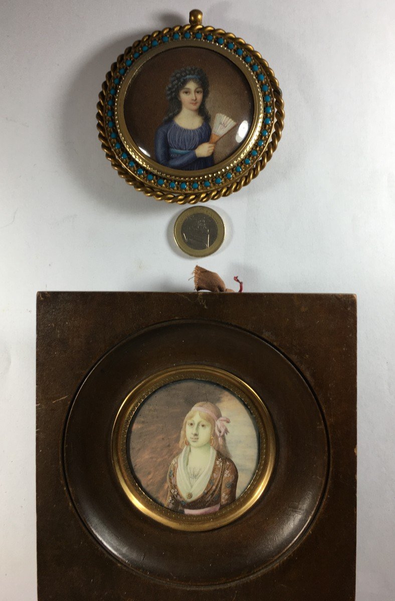portrait miniature, lot de 2 , dame à l'éventail, dame aux créoles,  fin XVIII siècle.