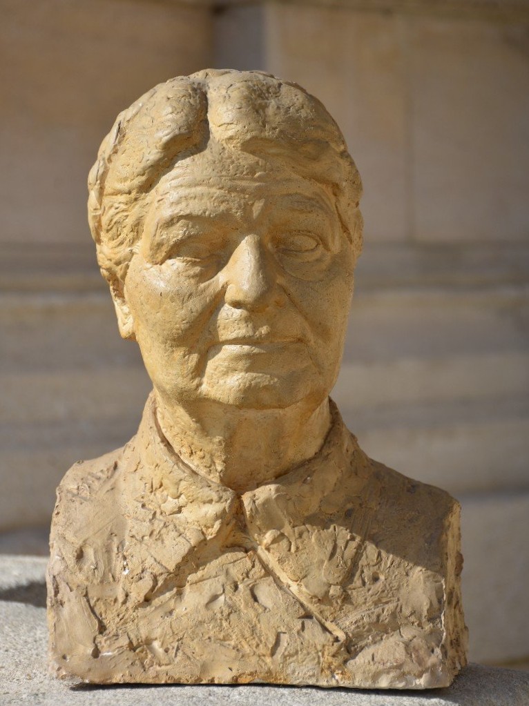 Joseph GAZAN (Nice, 1891-1985), Buste d’une niçoise (1947)