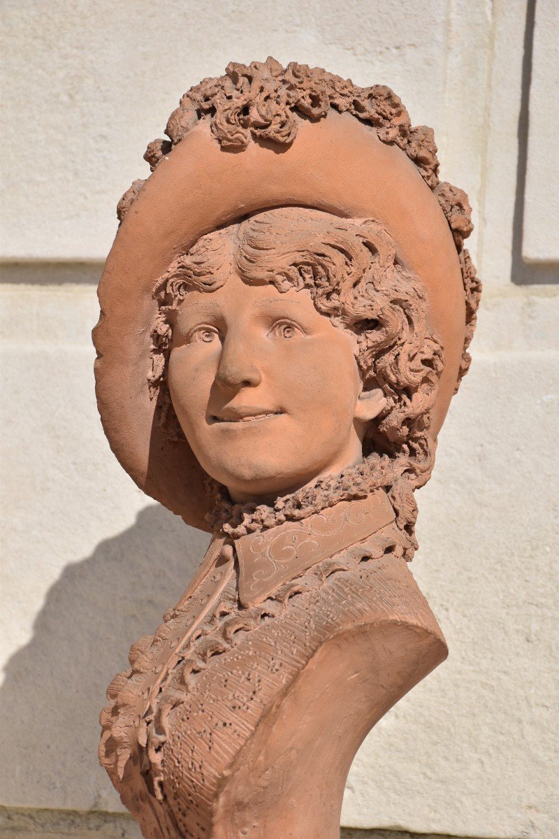 Victor Vermare (sarcey 1842 - Lyon 1890), Bust Of A Woman Wearing A Feathered Hat (1883)
