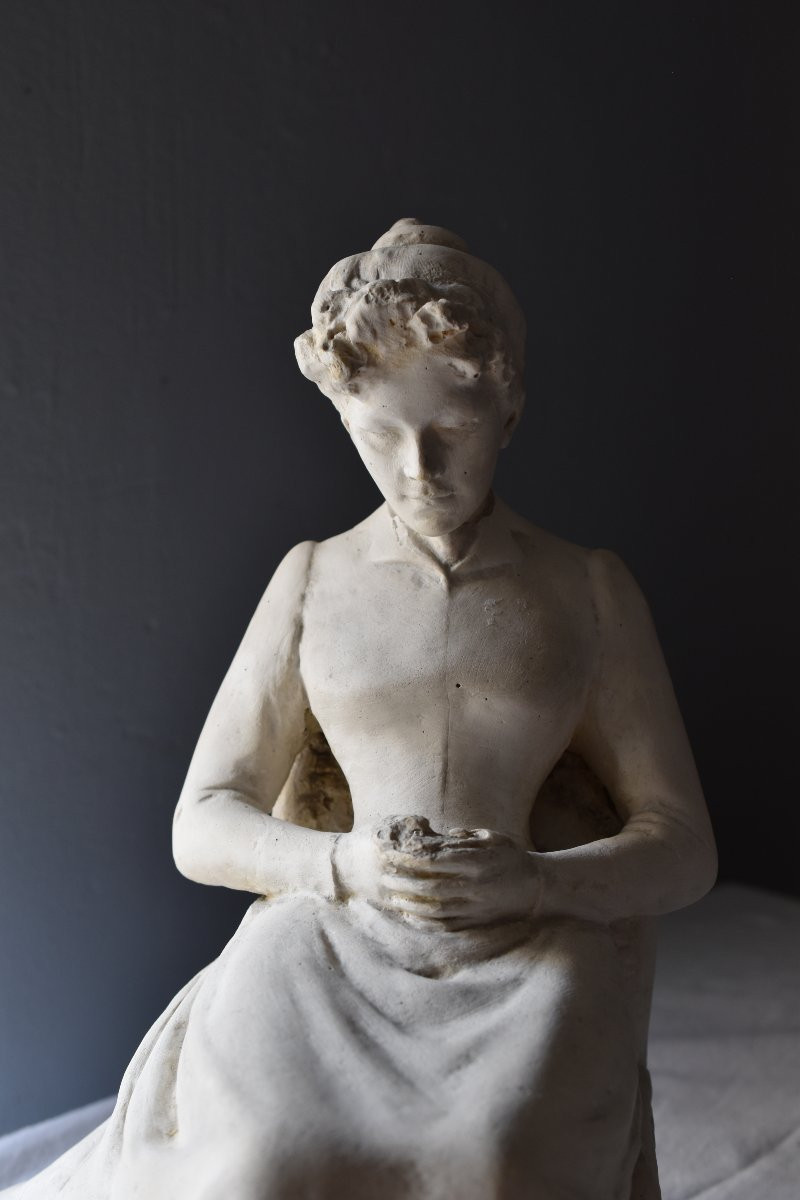 École française, Femme pensive assise dans une chaise à franges (vers 1910)-photo-3