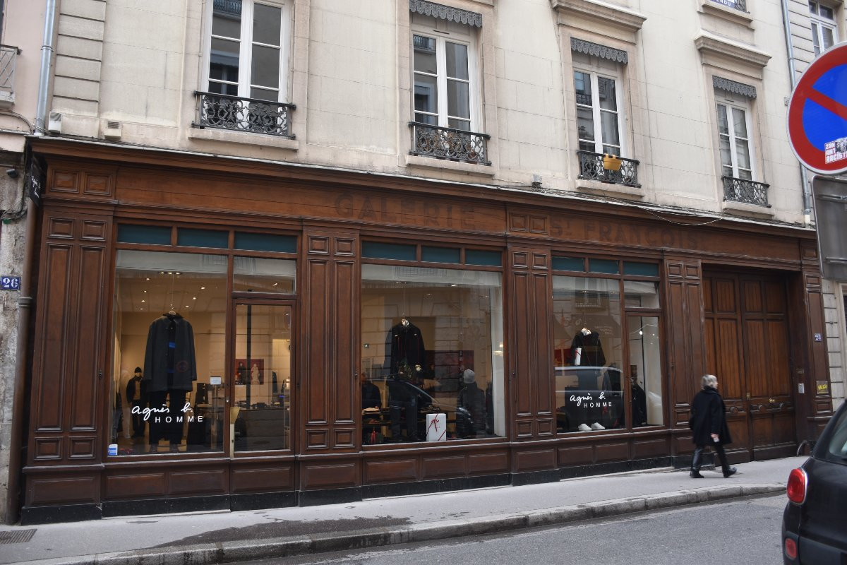 Charilaos DIKAIOS, Portrait du marchand d'art et collectionneur lyonnais Nicos Dhikeos (1942)-photo-7