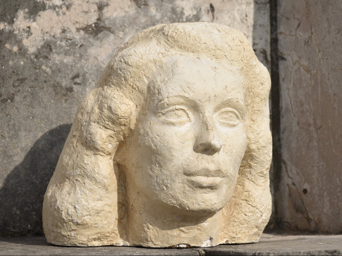 French School (monogrammist Mb), Head Of A Woman (circa 1940)-photo-1
