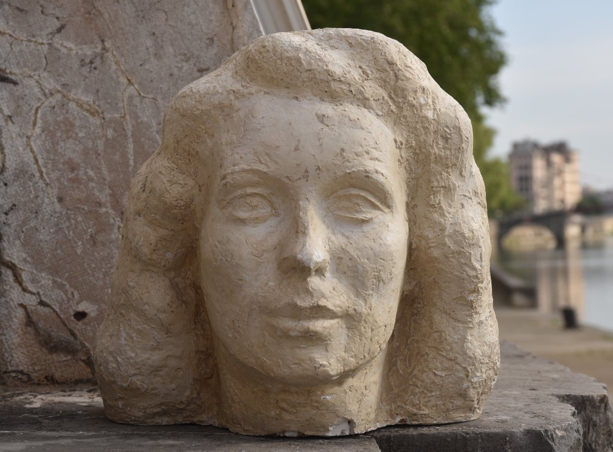 French School (monogrammist Mb), Head Of A Woman (circa 1940)-photo-7