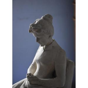 École française, Femme pensive assise dans une chaise à franges (vers 1910)