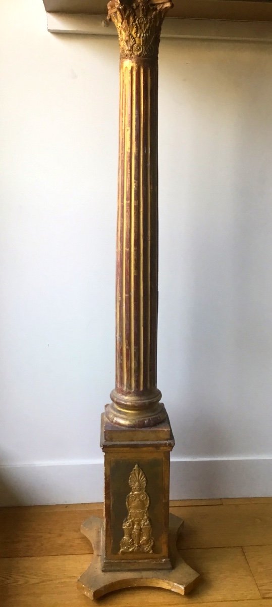 Colonne cannelée  En Bois Sculpté Et Doré , Chapiteau à palmettes 