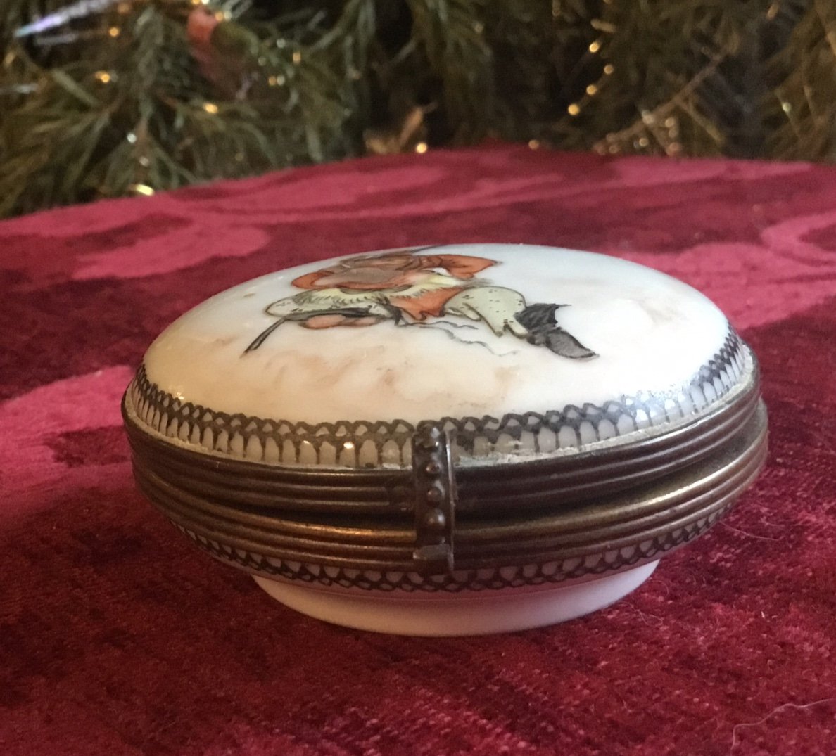 Chinese Porcelain Pill Box Decor Of Singeries-photo-3