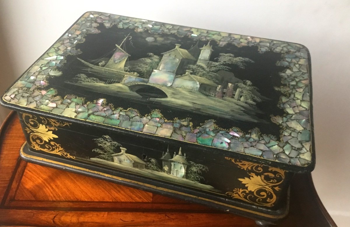Important Coffret à Couture En Bois Noirci Et Nacres 