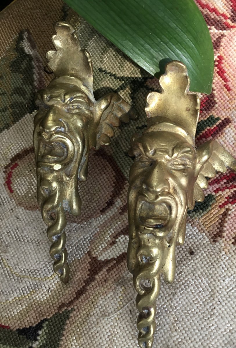 Paire De Bronzes D’ameublement Figurant Des Visages De Satyres 