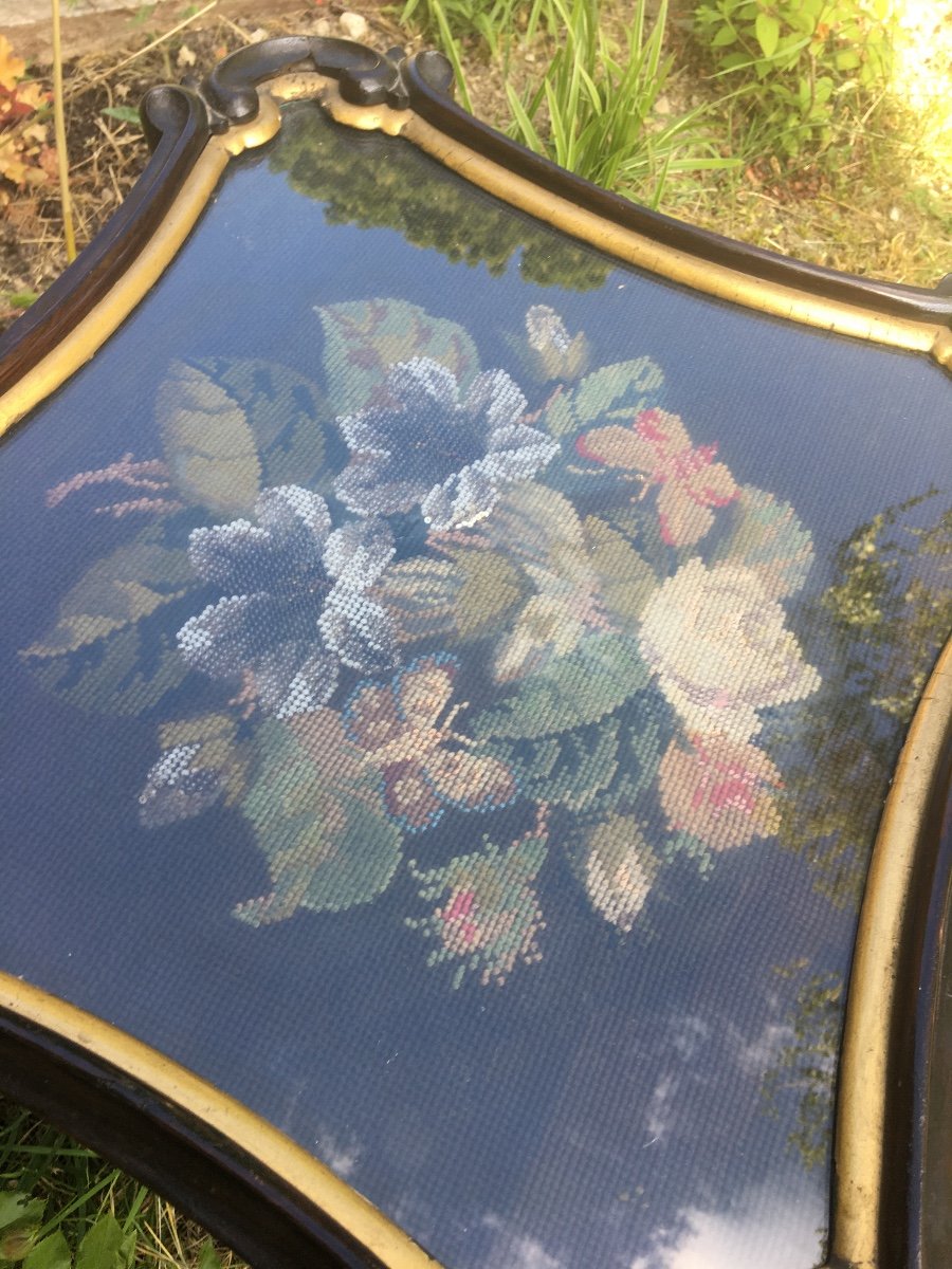 Table à Thé Anglaise En Acajou , Tapisserie Et Perlés-photo-7