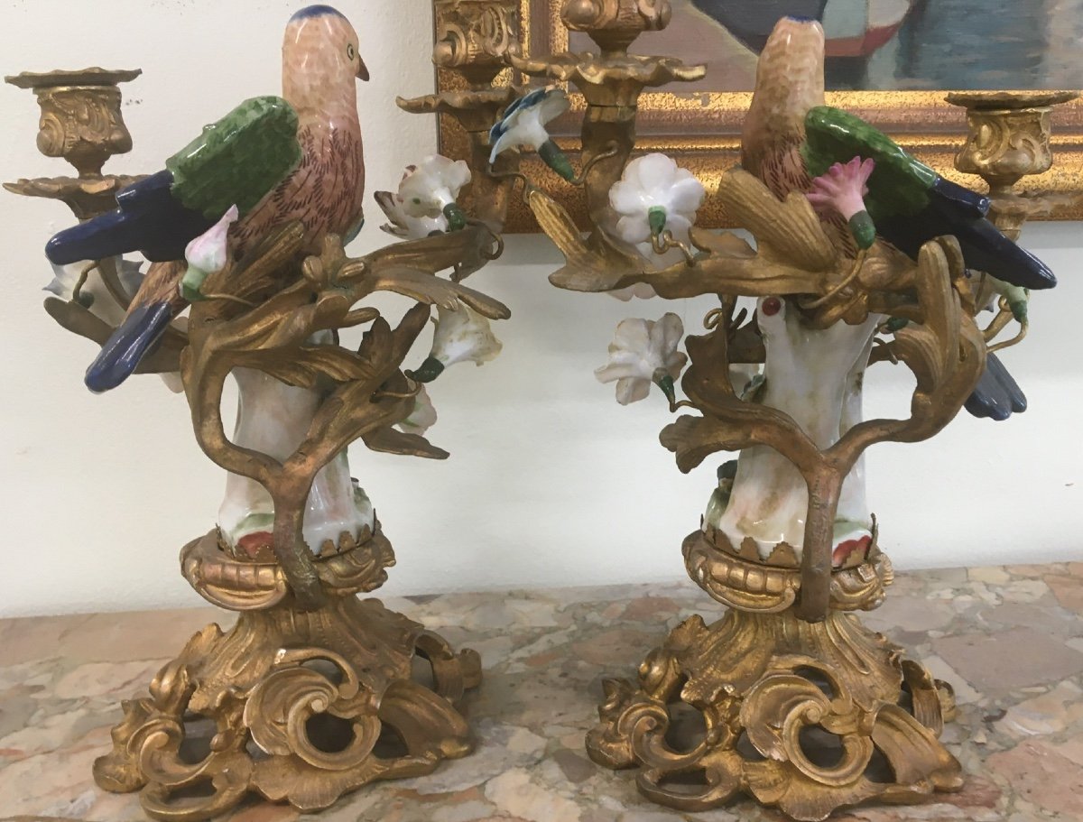 Paire De Flambeaux à Décor d'Oiseaux Et Fleurs En Porcelaine-photo-1