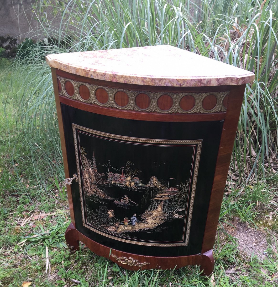 Louis XVI Style Corner Cabinet With Chinese Lacquer Panel-photo-2