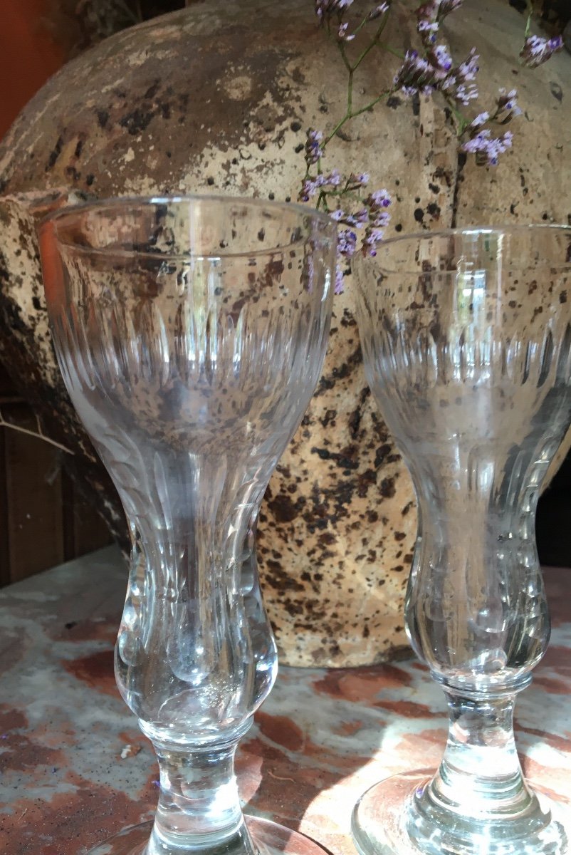 Les Deux Verres à Absinthe Galbés Et Taillés-photo-4