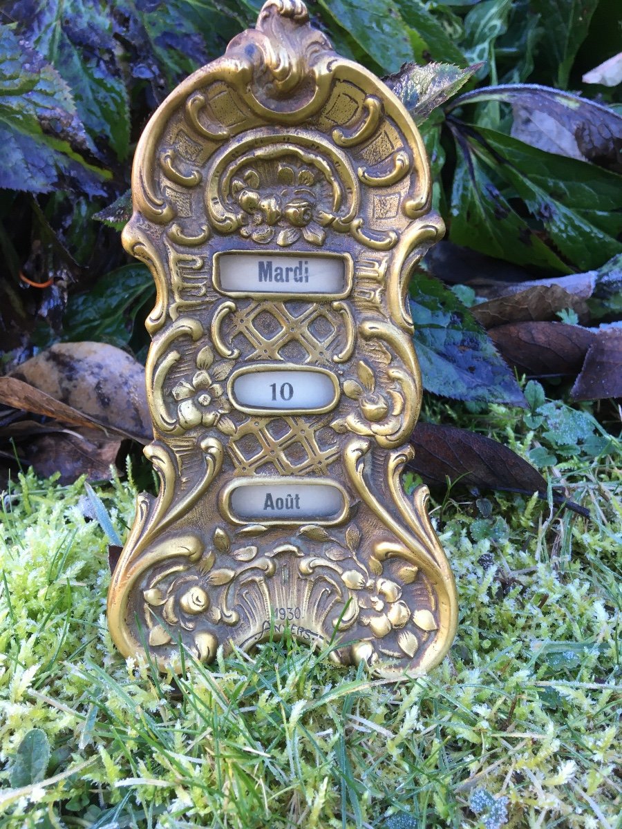 Small Perpetual Calendar In Gilt Bronze-photo-3