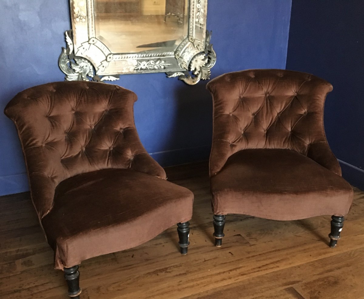 La Paire De Fauteuils Crapaud Capitonnés Chocolats 