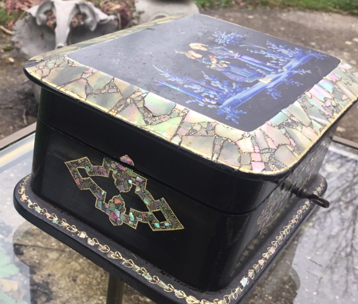 Small Box In Mother-of-pearl Marquetry -photo-4