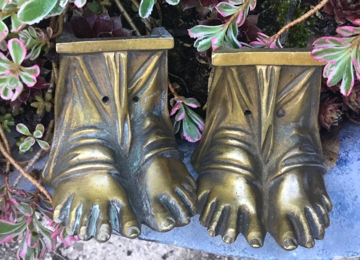 Bronzes D’ameublement, Paire De Pieds Aux Sandales 