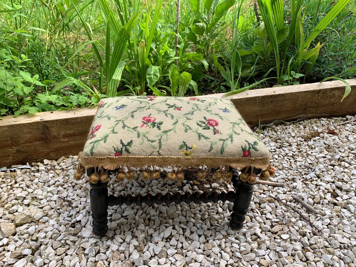 Small Foot Stool In Stained Wood And Pompoms -photo-4