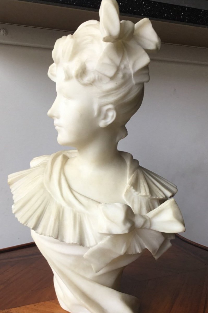Buste De Femme Au Chignon . Epreuve En Marbre Signée H Allouard 