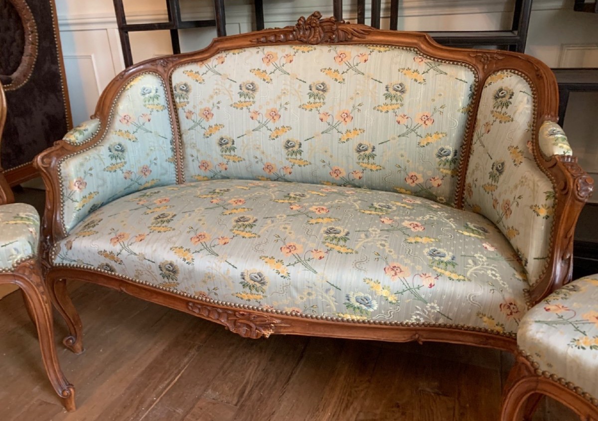 Small Louis XV Living Room Covered In Blue Floral Silk-photo-3