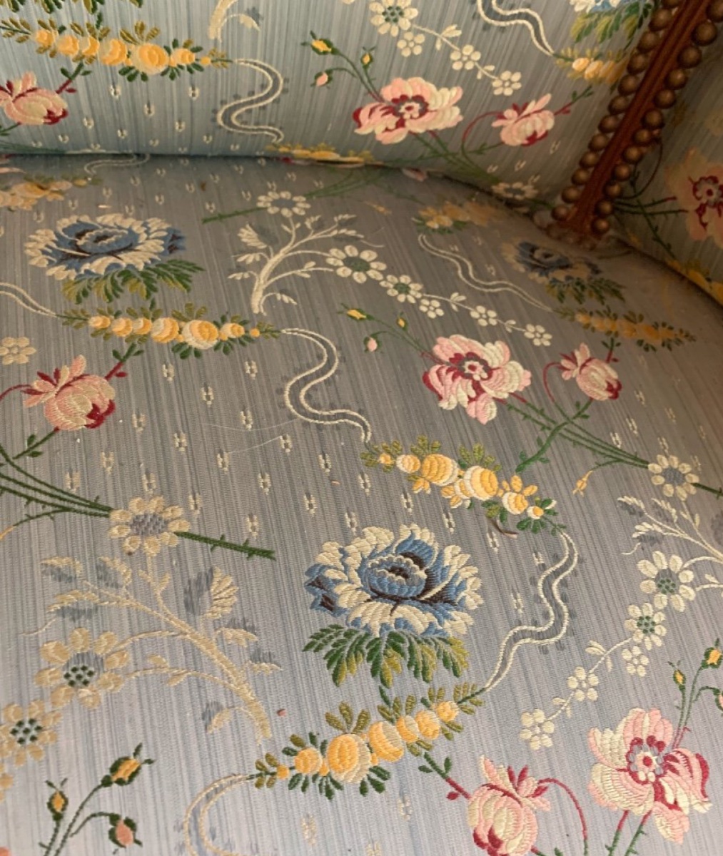 Small Louis XV Living Room Covered In Blue Floral Silk-photo-8