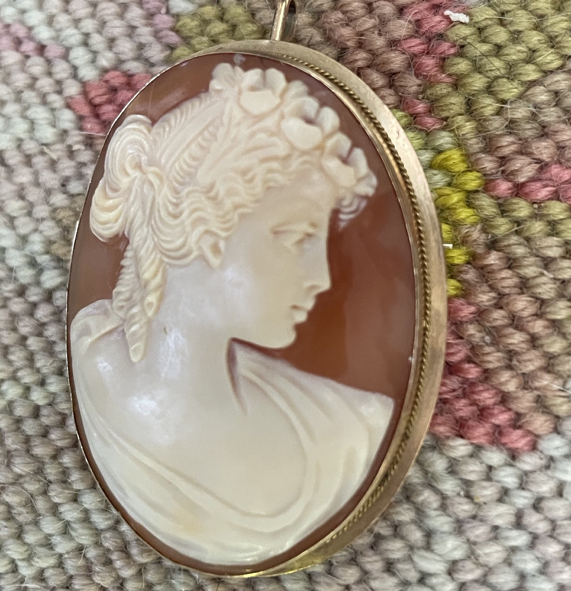 Broche pendentif ornée d’un Camée sur or jaune -photo-3
