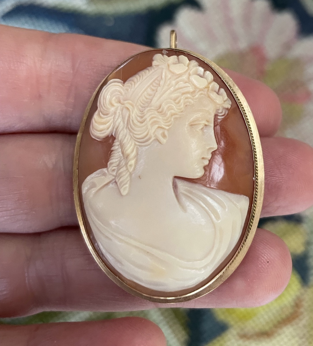 Broche pendentif ornée d’un Camée sur or jaune -photo-2