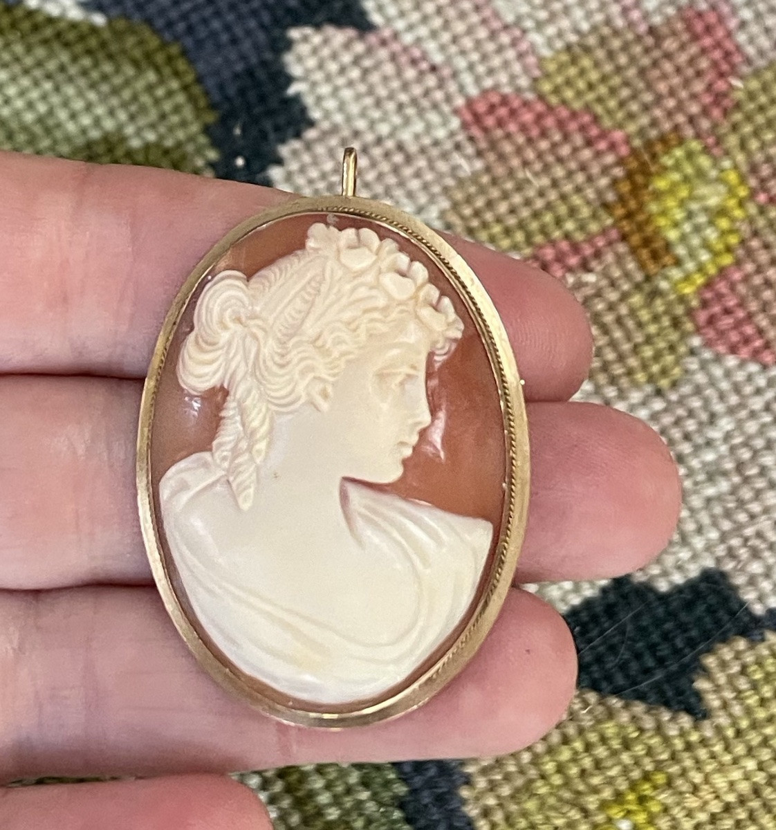 Broche pendentif ornée d’un Camée sur or jaune -photo-4