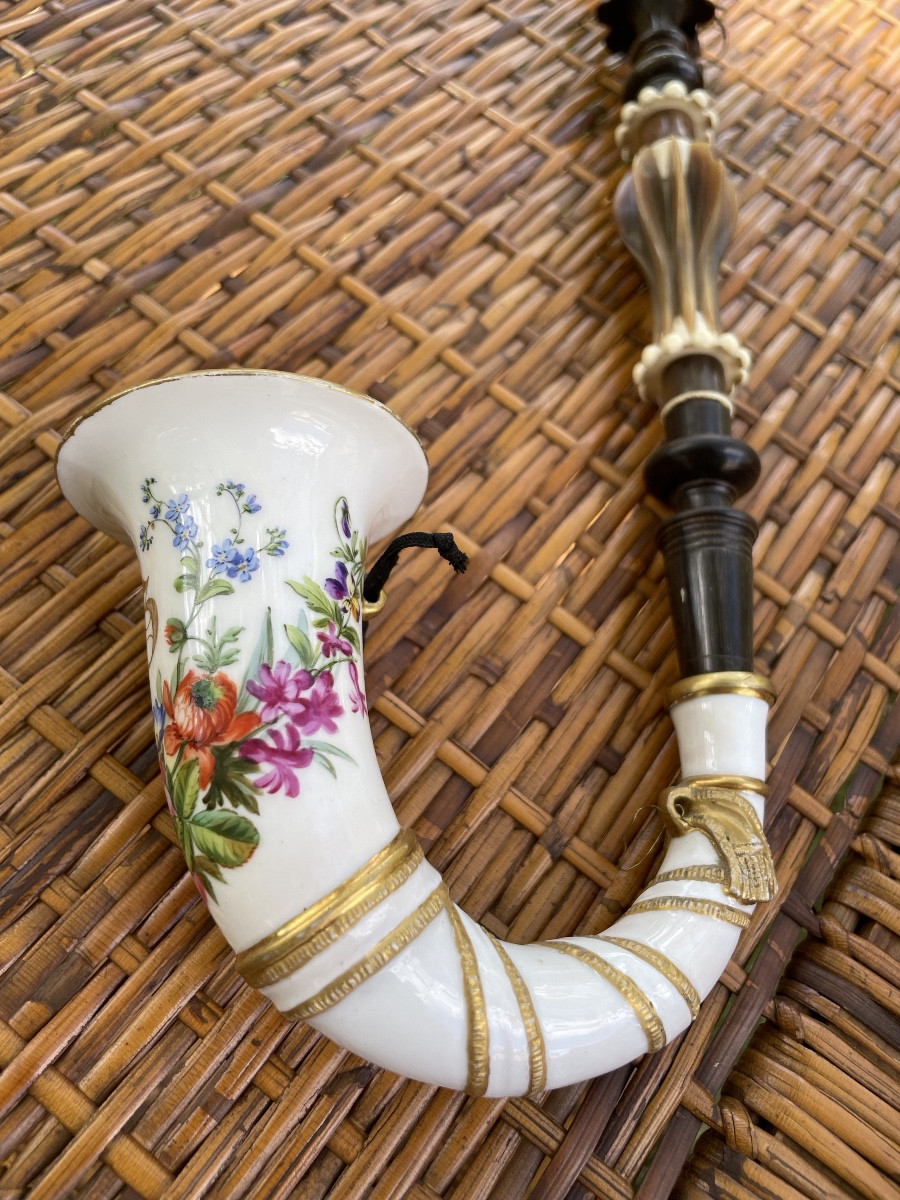 Pipe en corne, os et porcelaine 