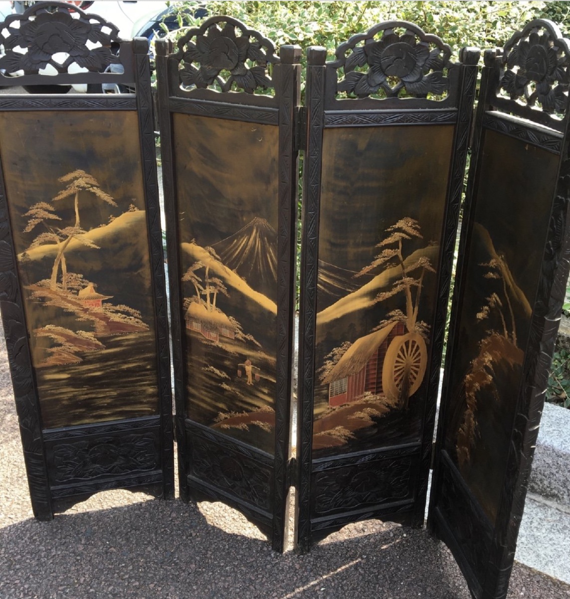 Small Japanese Screen With Mount Fuji Lacquer Decor