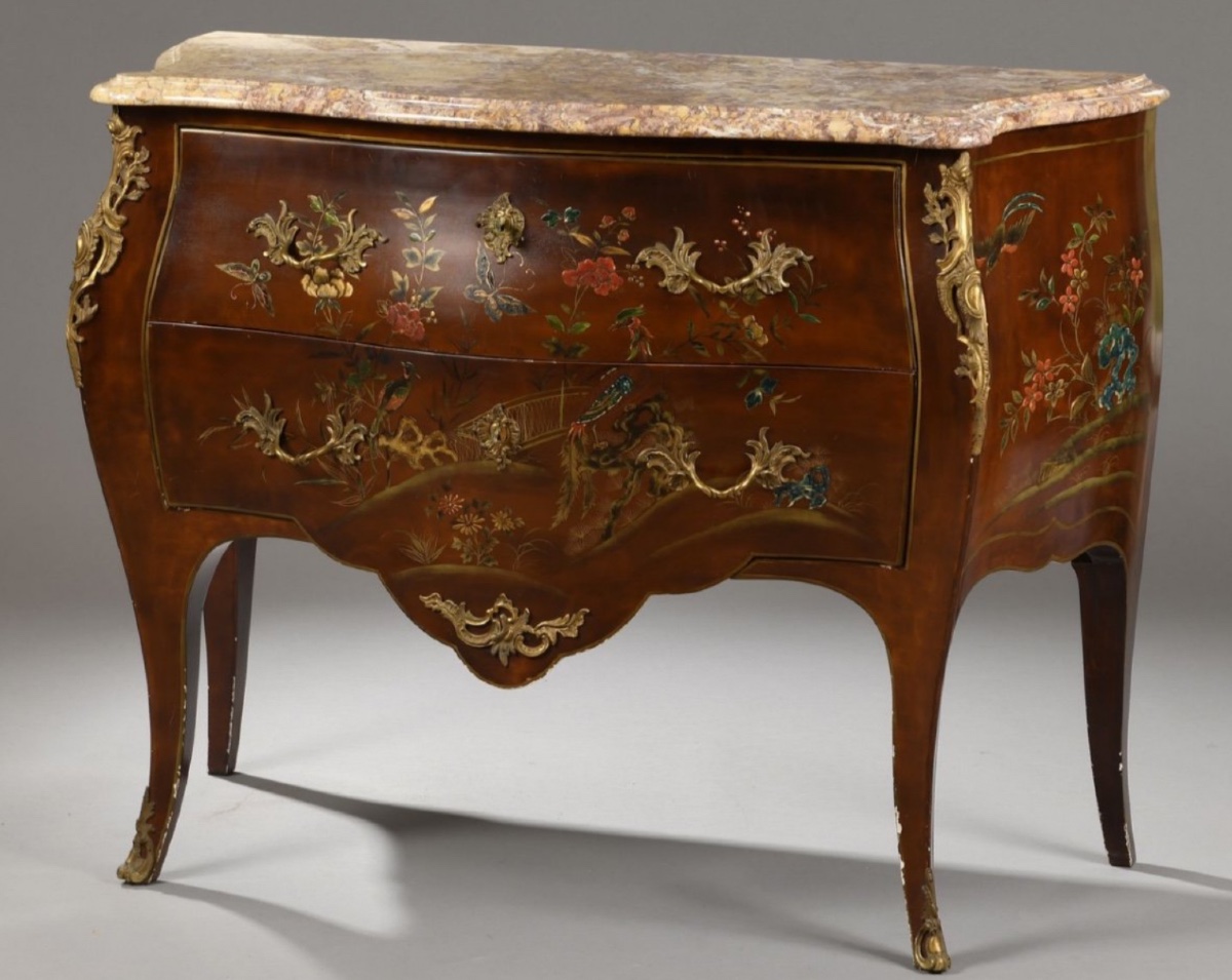 Commode Galbée De Style Louis XV vernis Au Décor Chinoisant
