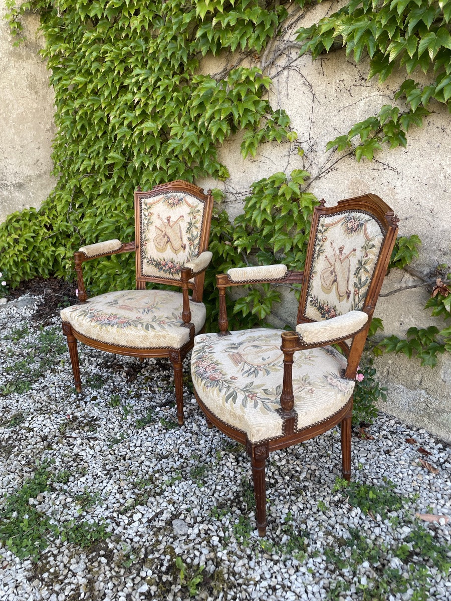 The Pair Of Armchairs With The Attributes Of Music -photo-1