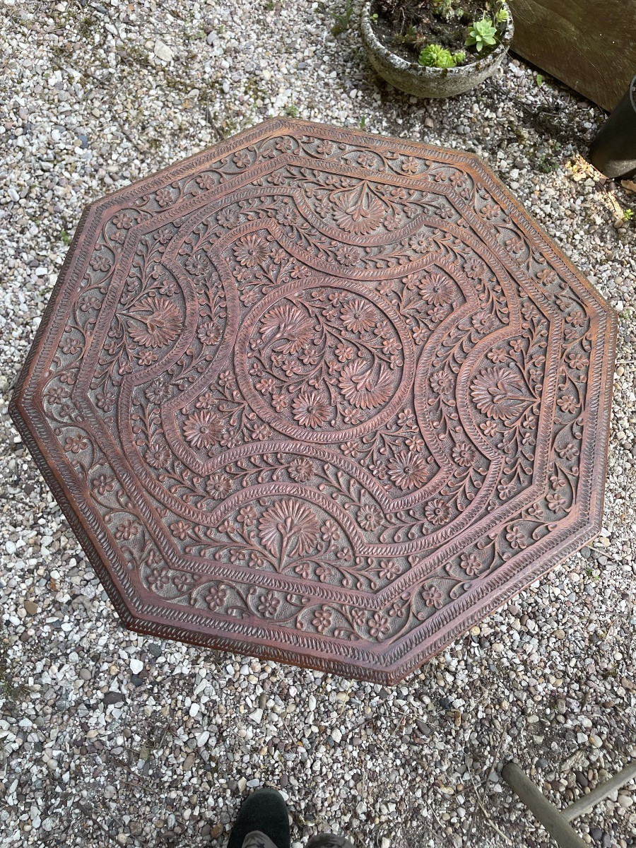 Asian Pedestal Table With Openwork Sculpture And Embroidery -photo-1