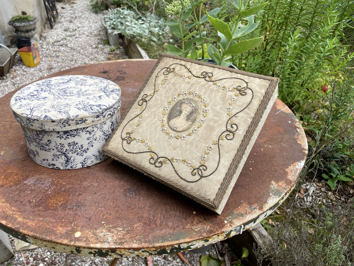 Les deux boîtes à confiseries anciennes-photo-8