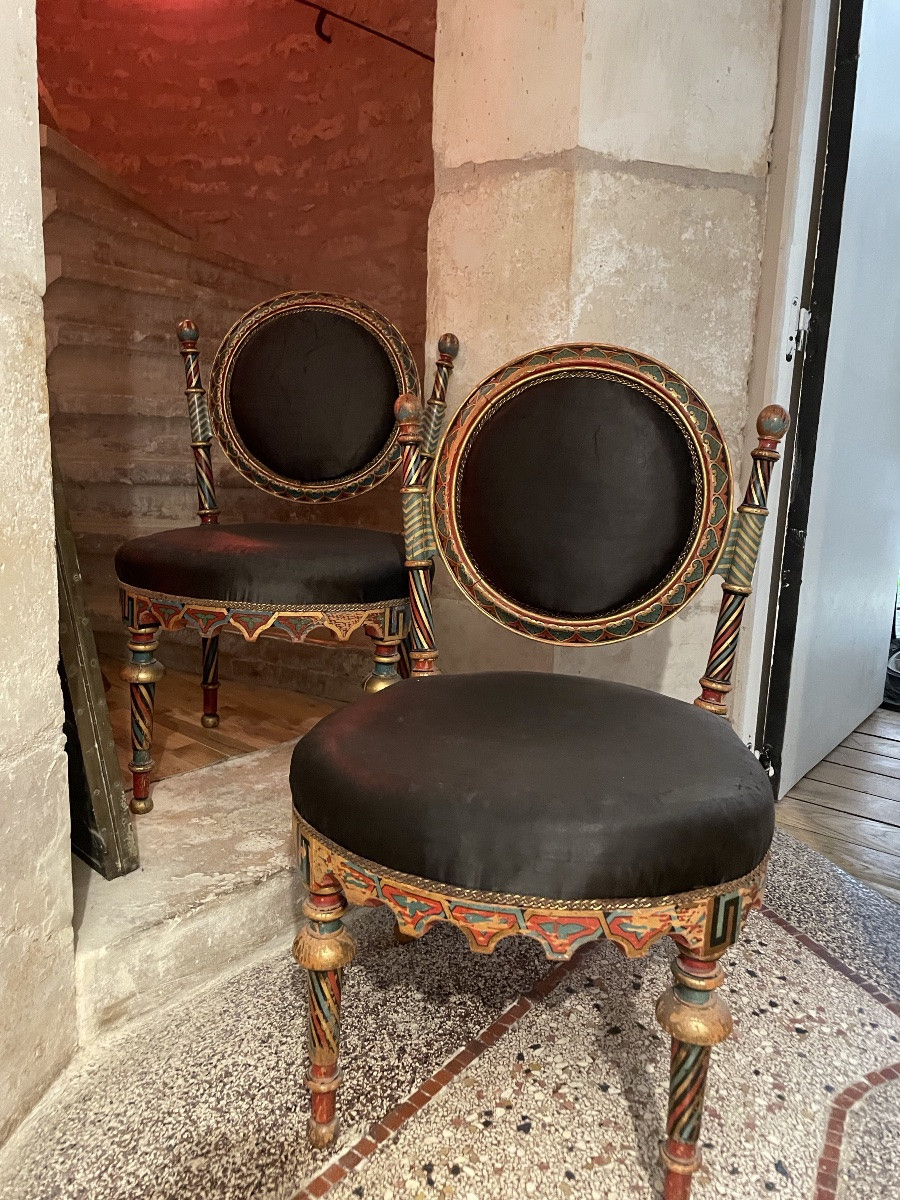 La Paire de Chaises Médaillon  basses au décor Oriental -photo-2