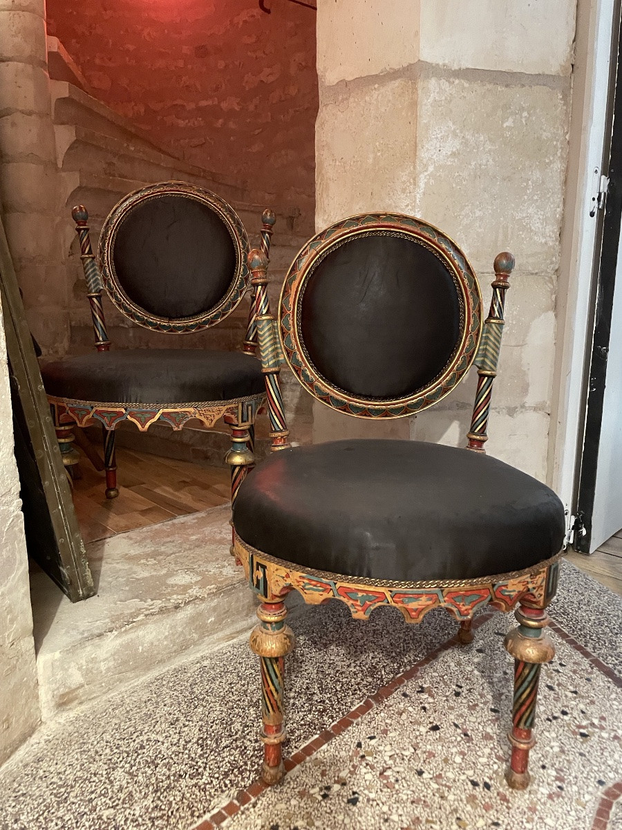 La Paire de Chaises Médaillon  basses au décor Oriental -photo-3
