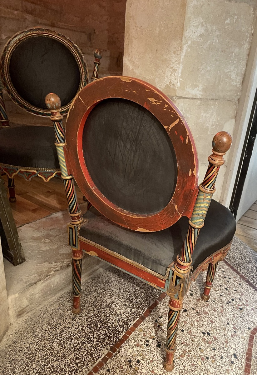 La Paire de Chaises Médaillon  basses au décor Oriental -photo-2