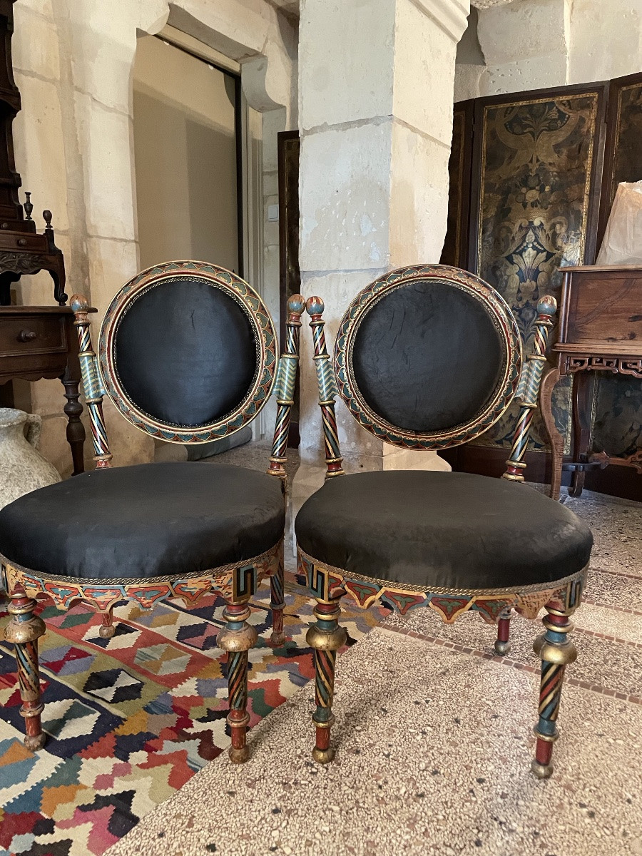 La Paire de Chaises Médaillon  basses au décor Oriental -photo-3