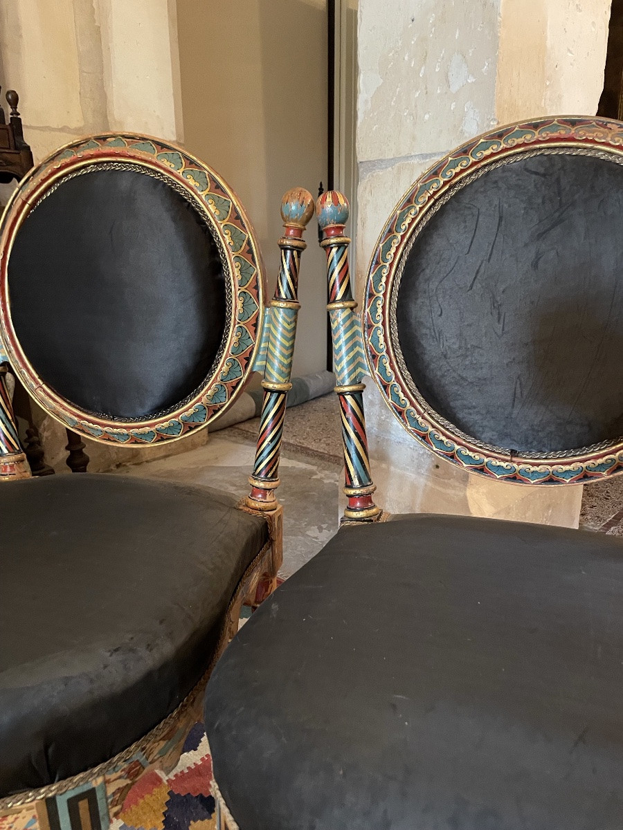 La Paire de Chaises Médaillon  basses au décor Oriental -photo-5