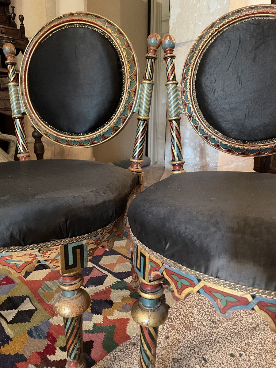 La Paire de Chaises Médaillon  basses au décor Oriental -photo-6
