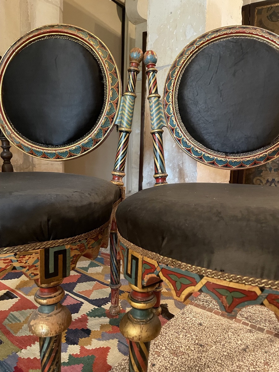 La Paire de Chaises Médaillon  basses au décor Oriental -photo-7