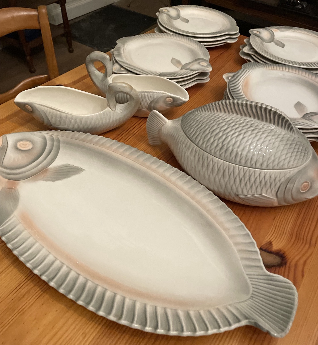 Service en faïence de sarreguemines, modèle au  poisson