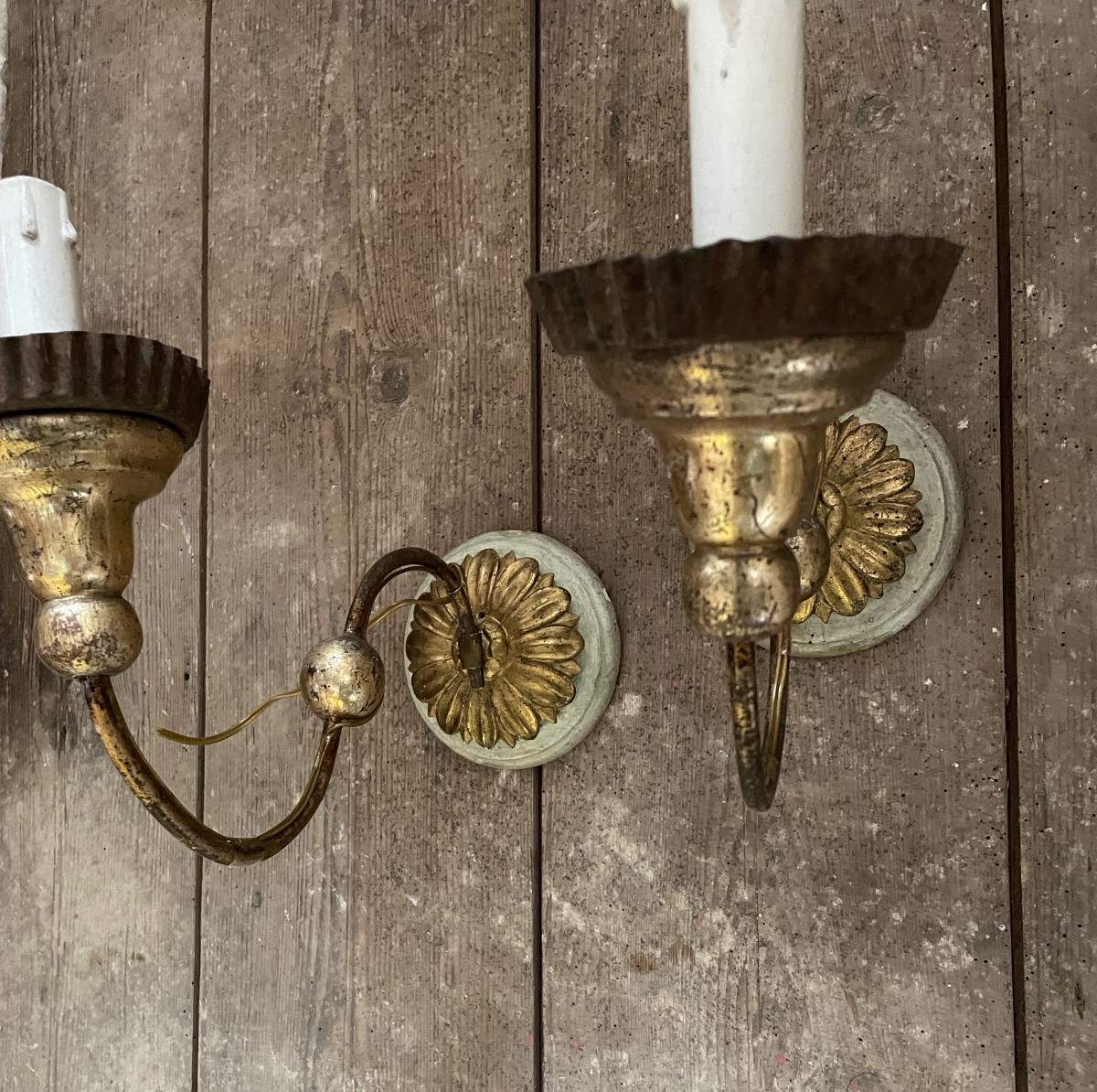 Pair Of Italian Wall Sconces In Gilded Wood And Metal -photo-2