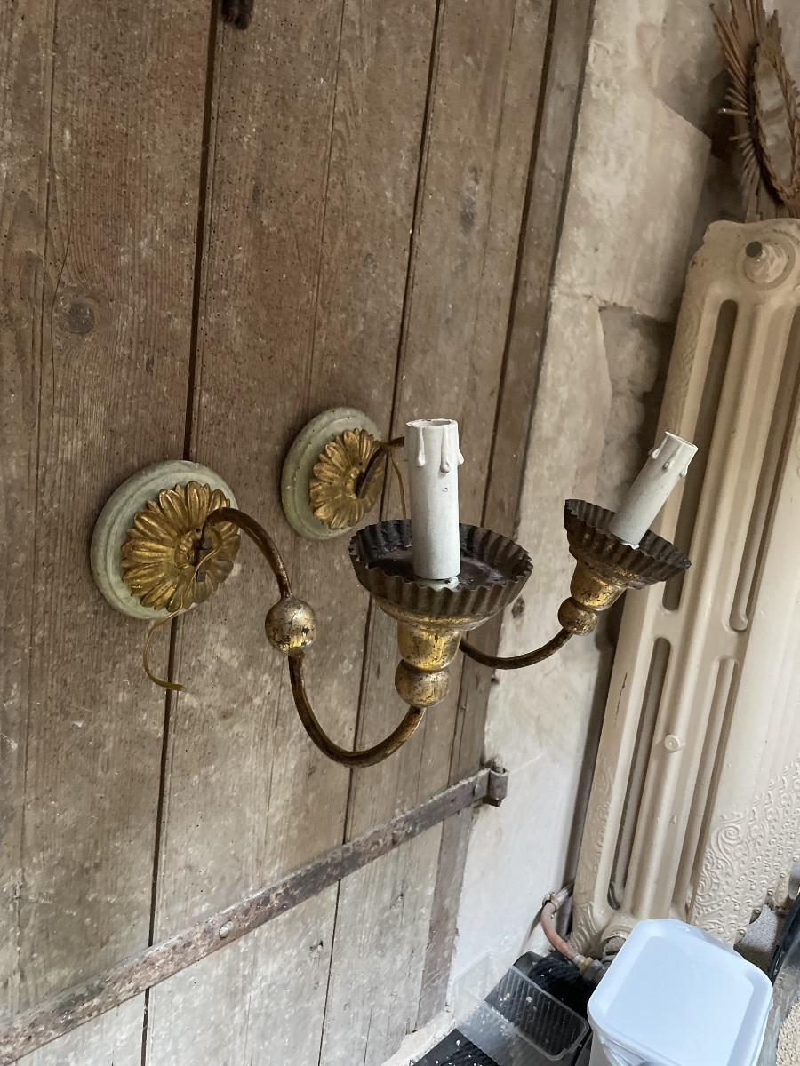 Pair Of Italian Wall Sconces In Gilded Wood And Metal -photo-6