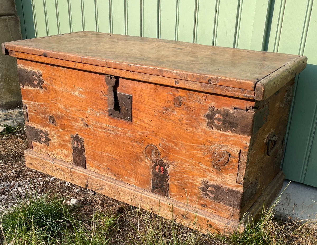 Coffre de rangement rustique 