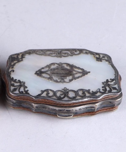 Small Silver And Mother-of-pearl Coin Purse 