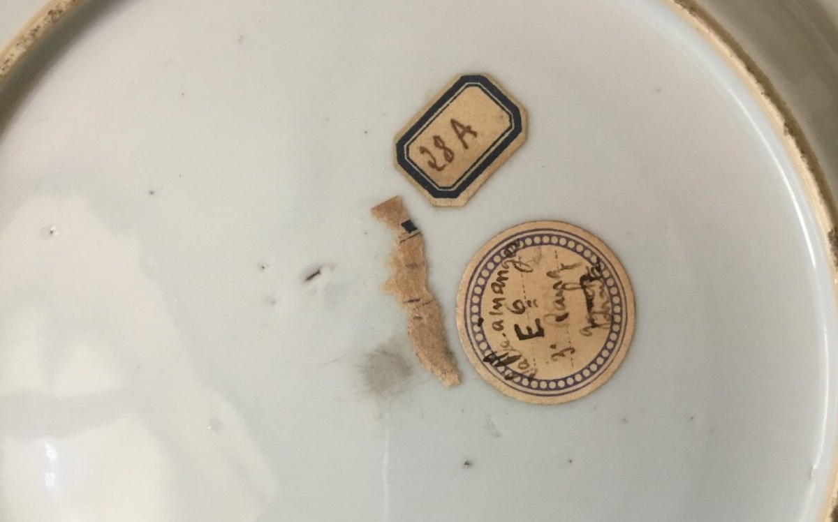 China Commissioned. Grisaille Painted Plate, 18th Century-photo-5