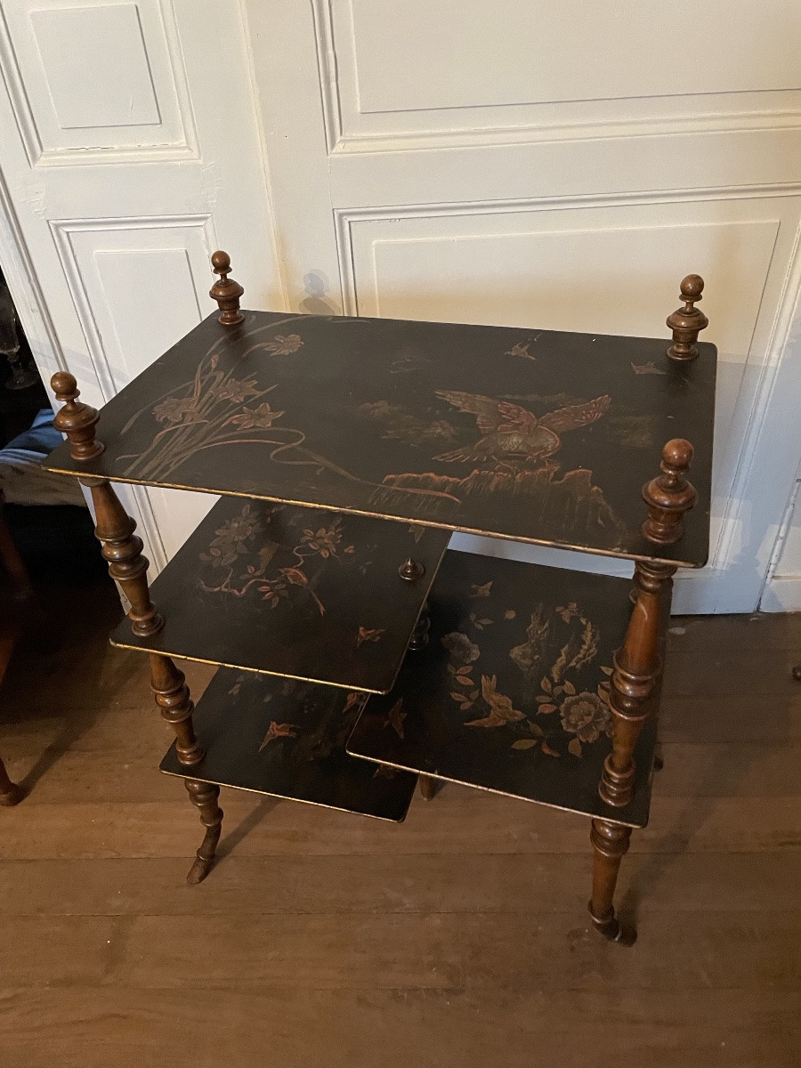 Table volante aux plateaux de laque -photo-2